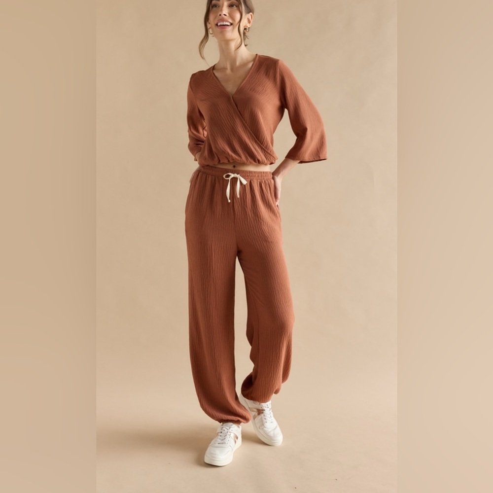 New Francesca’s Lucy Elastic Hem Wrap Blouse Top And Fluid Joggers Lounge Set